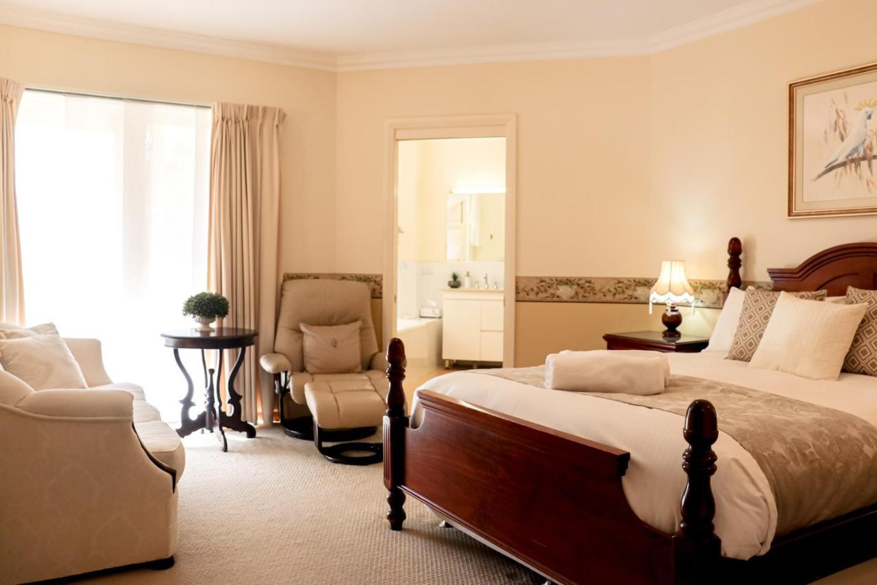 Plumes Boutique Bed & Breakfast แทมเวิร์ธ ภายนอก รูปภาพ