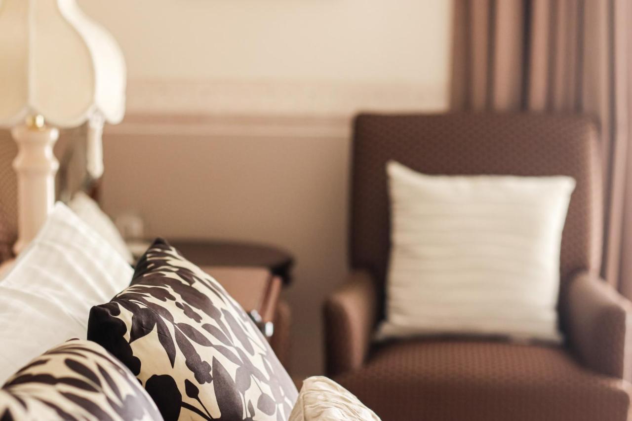 Plumes Boutique Bed & Breakfast แทมเวิร์ธ ภายนอก รูปภาพ