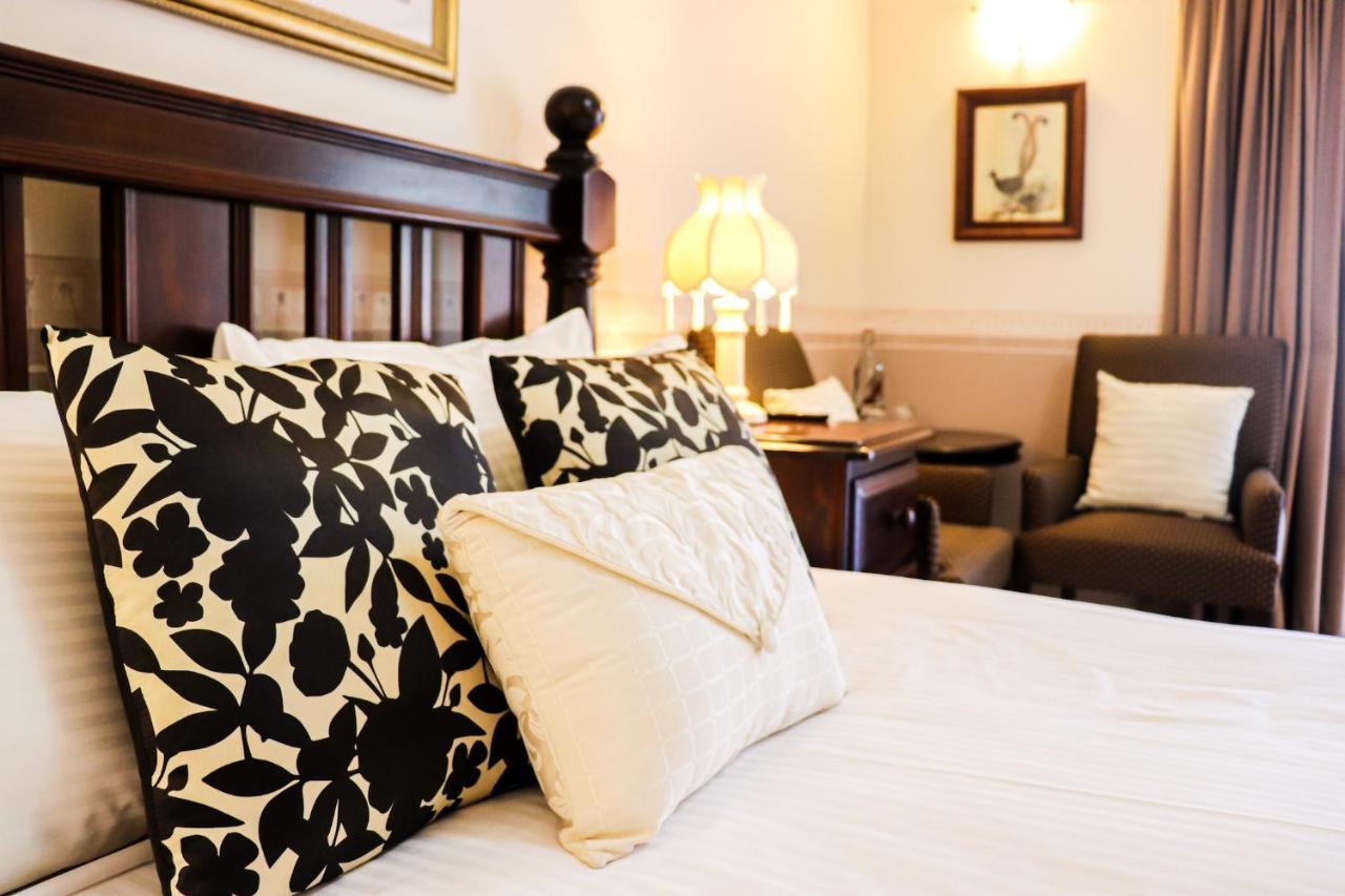 Plumes Boutique Bed & Breakfast แทมเวิร์ธ ภายนอก รูปภาพ