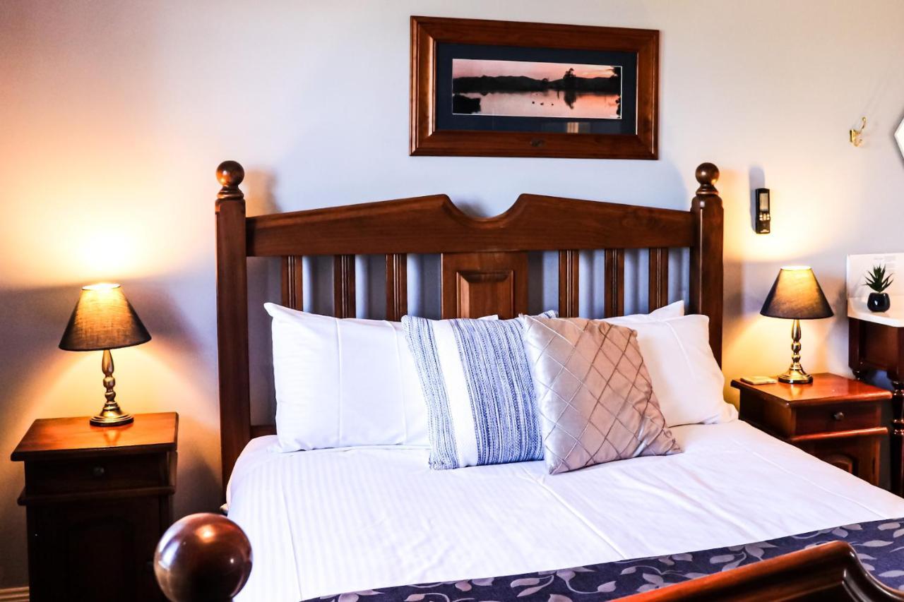 Plumes Boutique Bed & Breakfast แทมเวิร์ธ ภายนอก รูปภาพ
