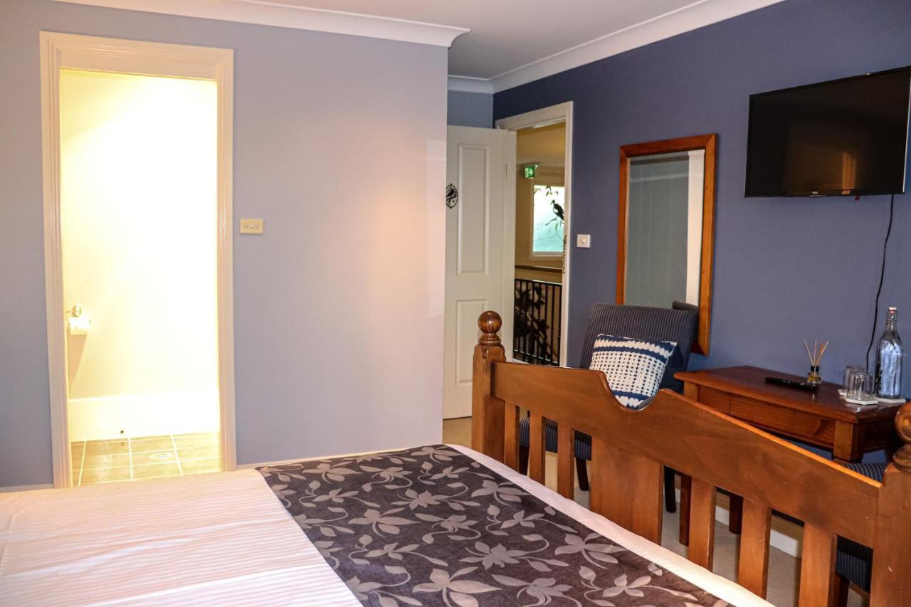 Plumes Boutique Bed & Breakfast แทมเวิร์ธ ภายนอก รูปภาพ